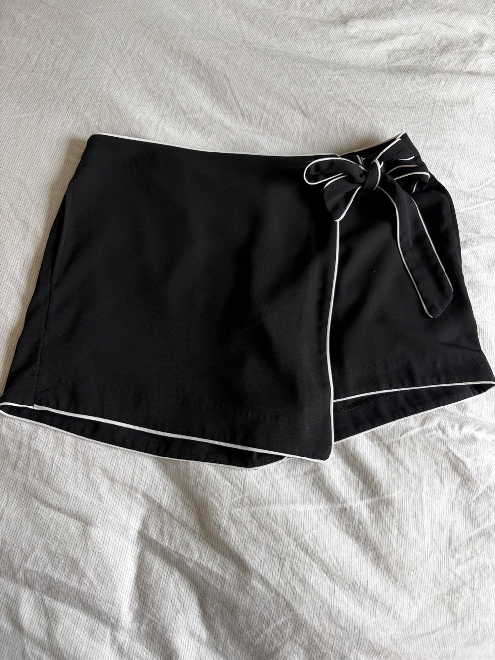 Diane Von Furstenberg Black Skort with White Trim and Waist Bow
